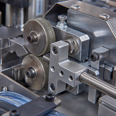 換電線時(shí)：無(wú)需機(jī)械調(diào)整的送線機(jī)構(gòu)