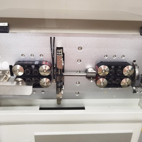 全自動電源線裁線機(jī)護(hù)套線剝線機(jī)RZT-301C-30 全自動電源線裁線機(jī)護(hù)套線剝線機(jī)RZT-301C-30