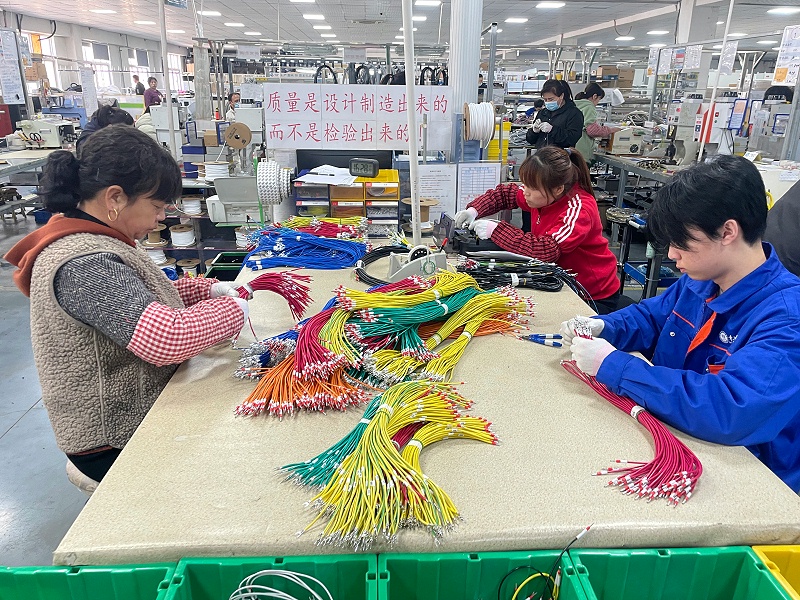 人工剝皮，壓接端子